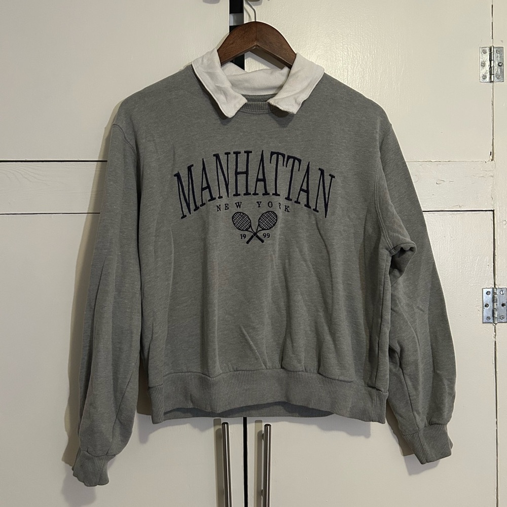 Hollister Small Collared Crewneck Sweater Sweatshirt Manhattan Tennis